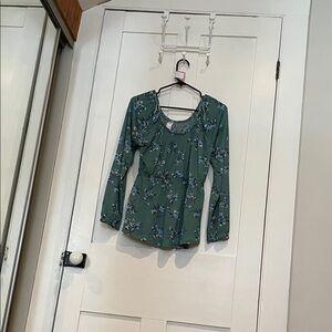 #33, Green Floral Long-Sleeve Peasant Top